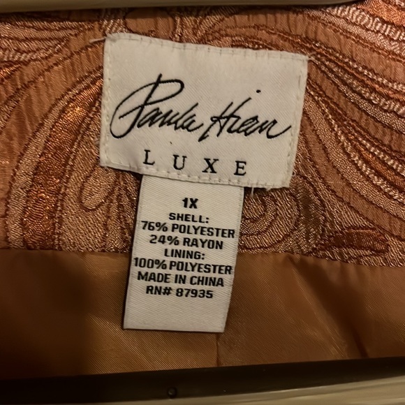 Brocade short trenchcoat. Salmon/peach and white pattern. See photos. - Picture 5 of 5